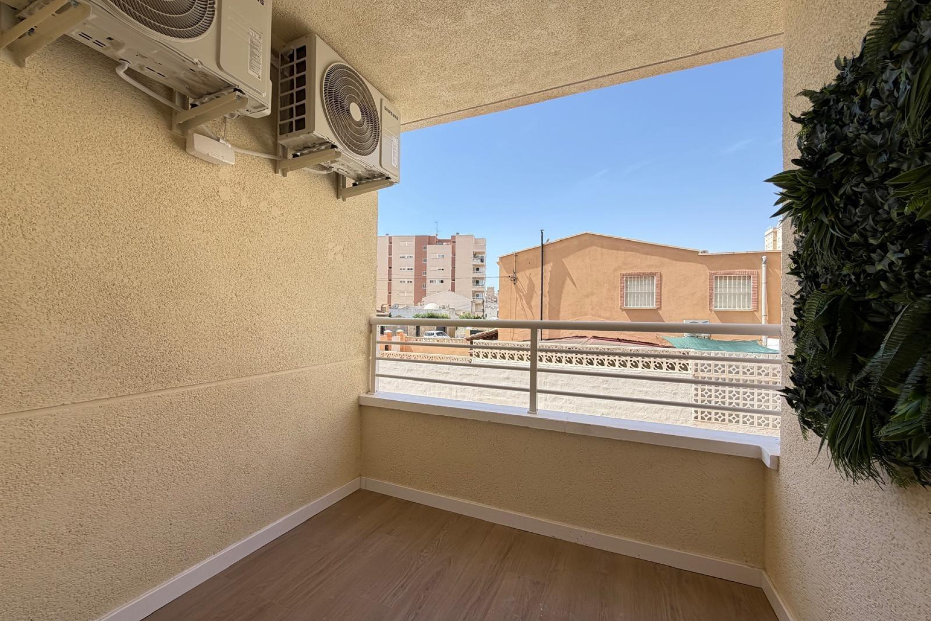 Herverkoop - Plat -
Torrevieja - Nueva Torrevieja