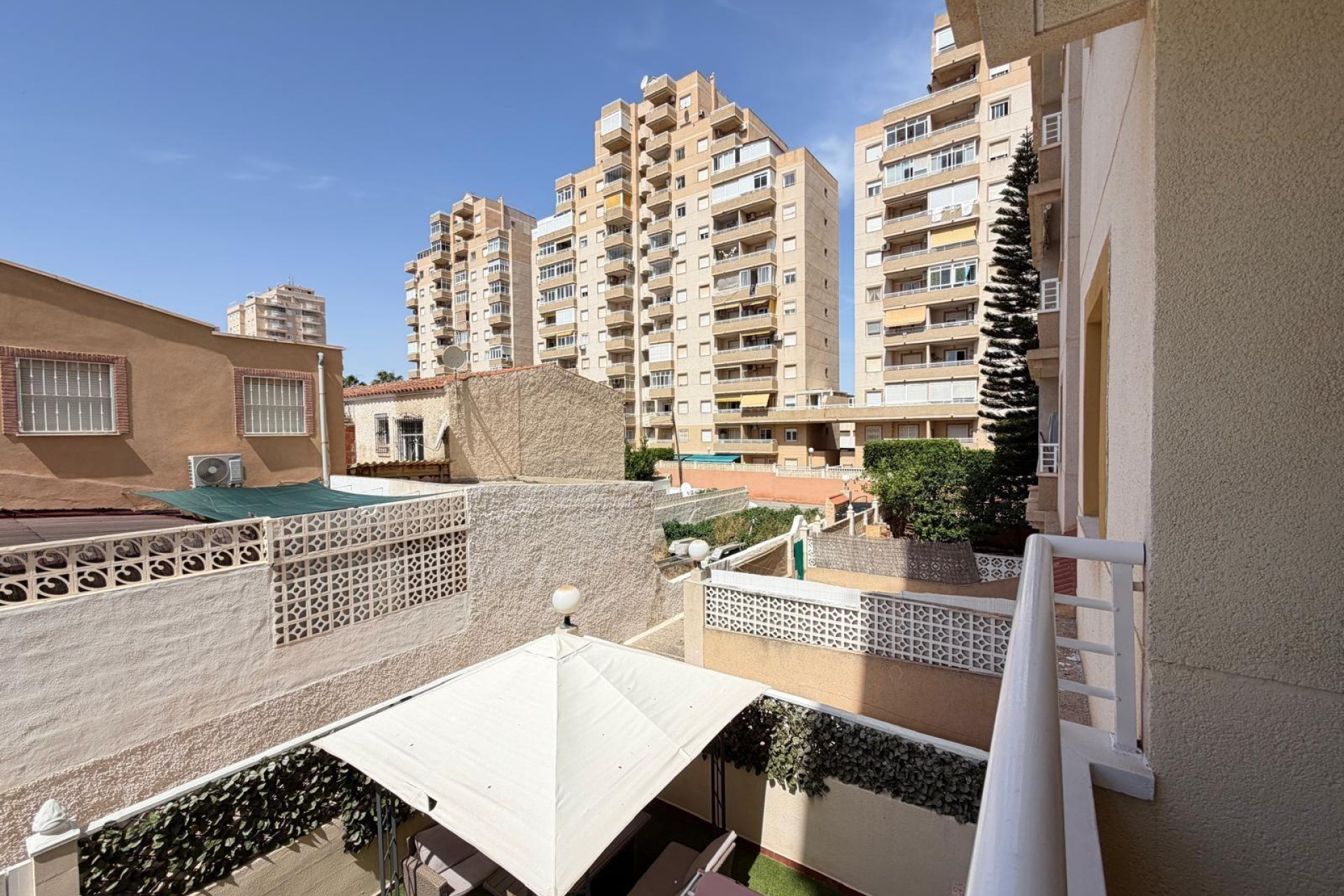 Herverkoop - Plat -
Torrevieja - Nueva Torrevieja