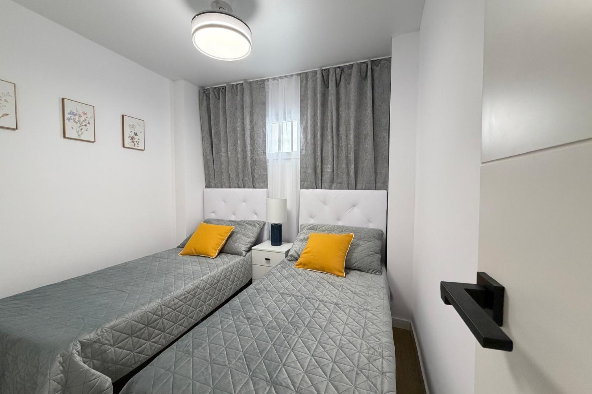 Herverkoop - Plat -
Torrevieja - Nueva Torrevieja