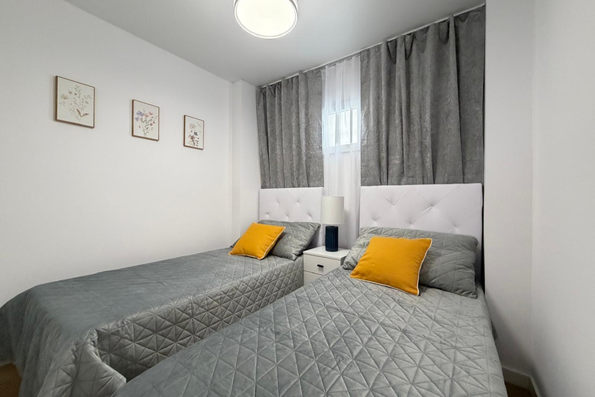 Herverkoop - Plat -
Torrevieja - Nueva Torrevieja