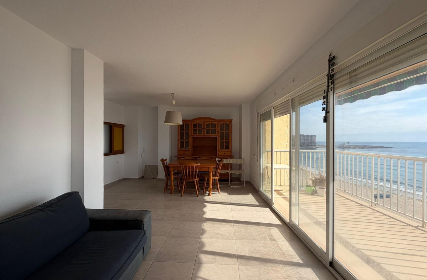 Herverkoop - Plat -
Torrevieja - Playa de los Locos