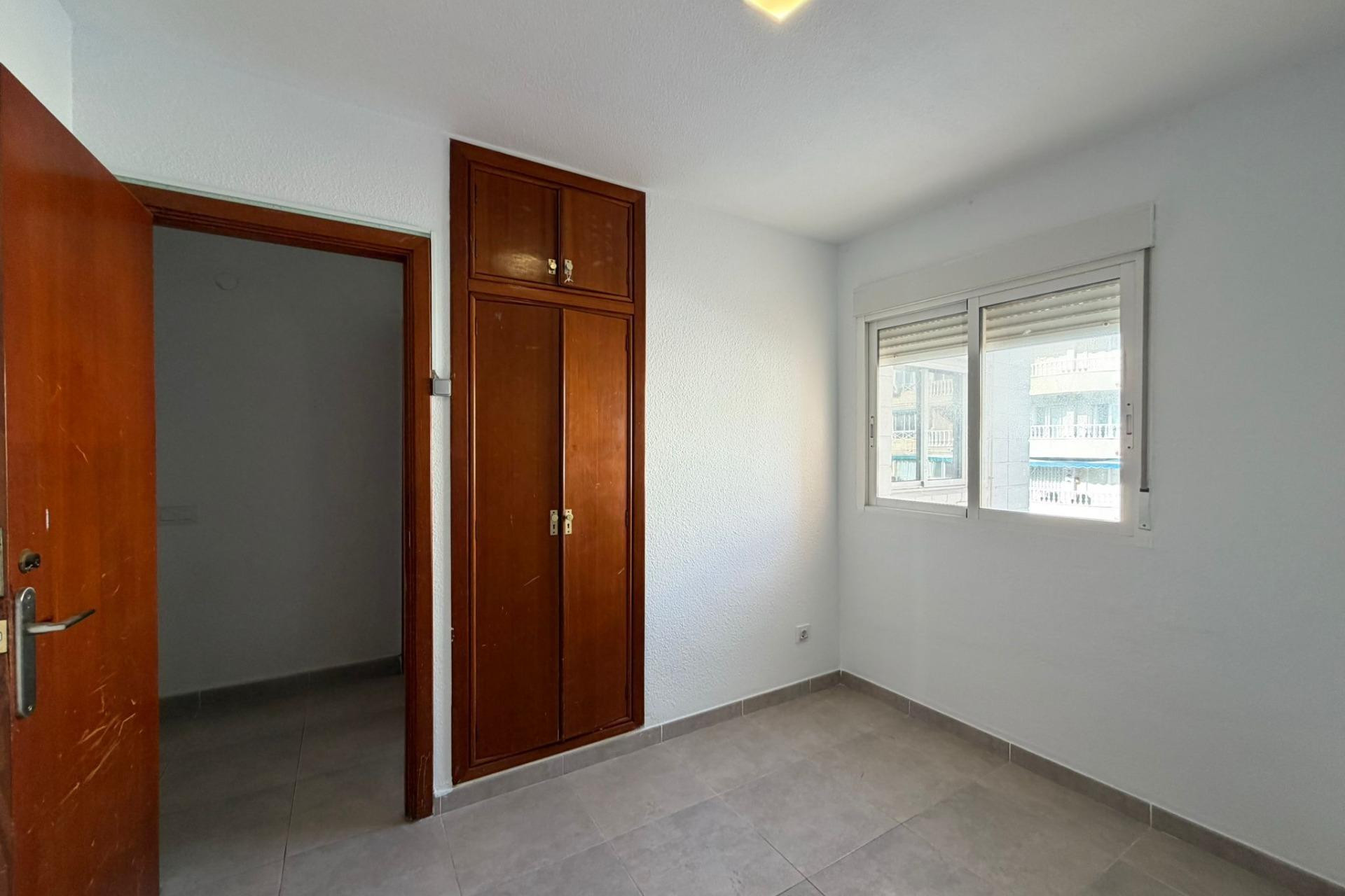 Herverkoop - Plat -
Torrevieja - Playa de los Locos