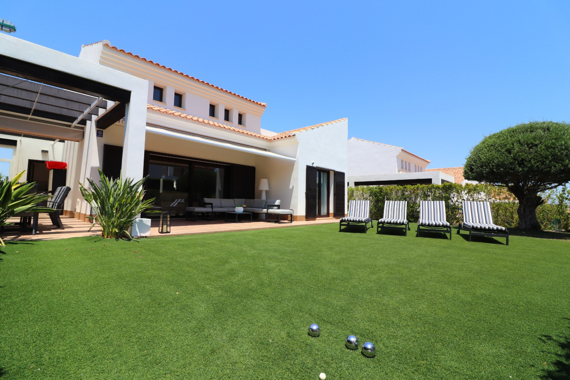 Herverkoop - Villa -
Algorfa