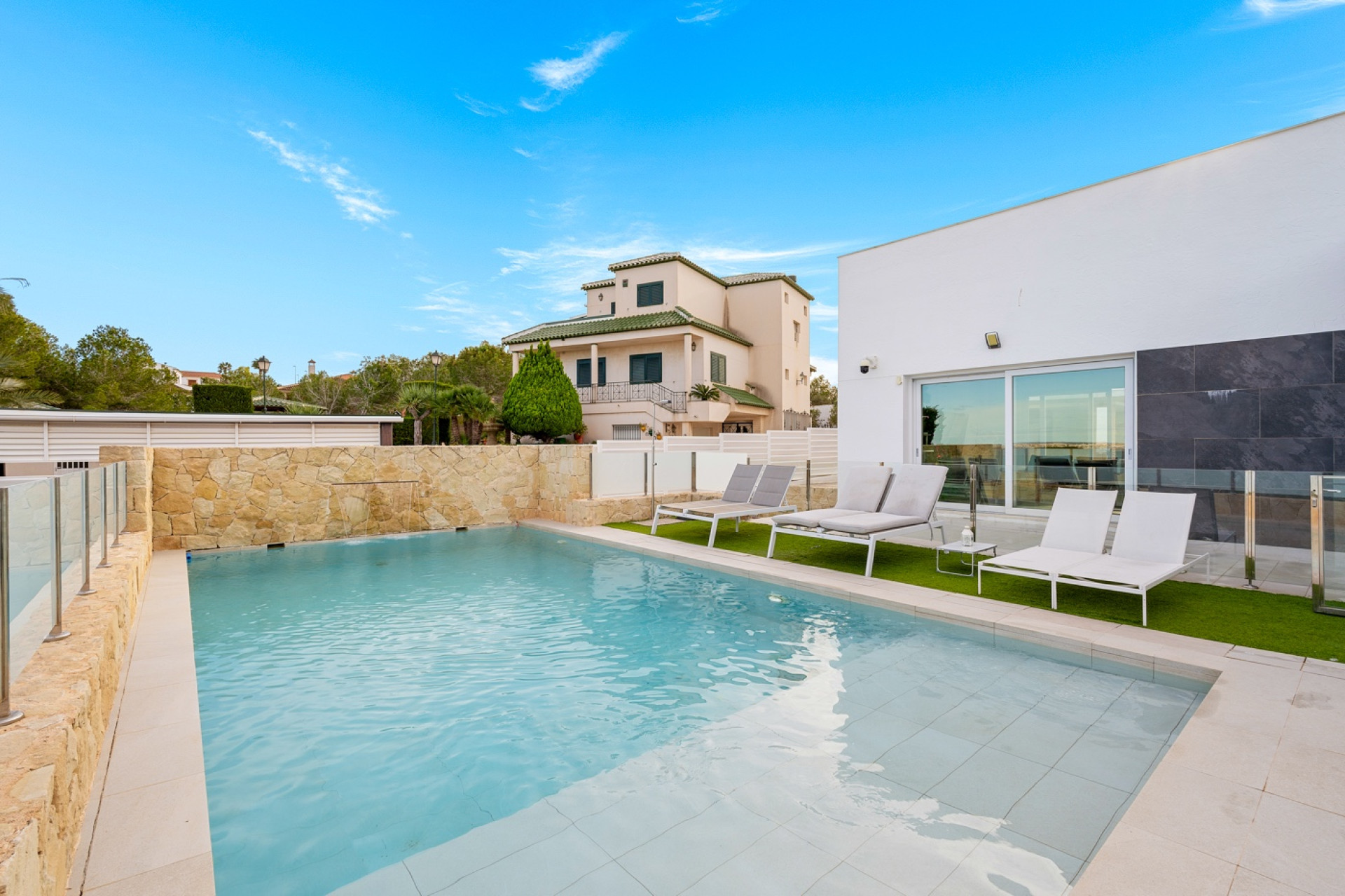 Herverkoop - Villa -
Algorfa