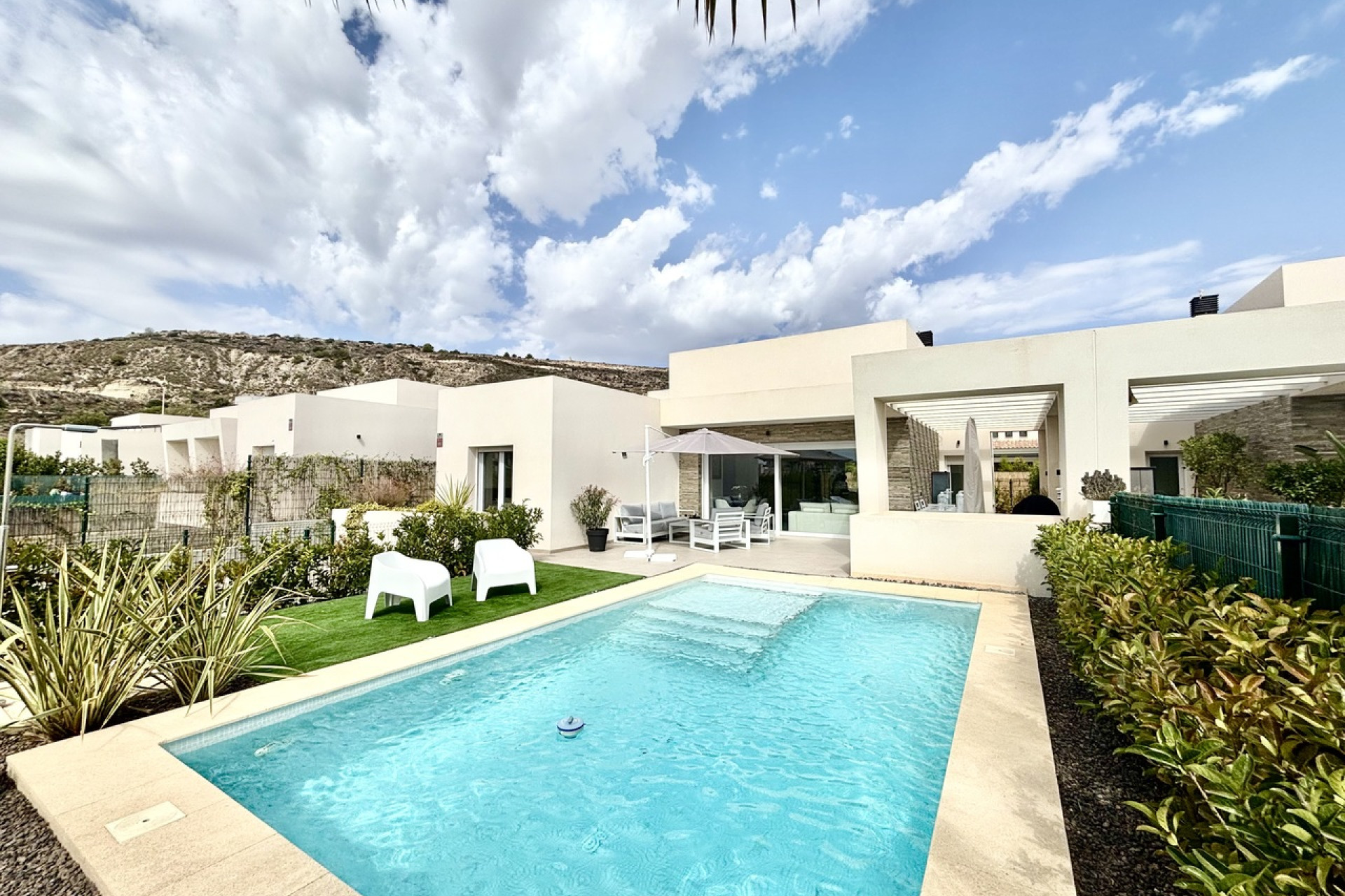 Herverkoop - Villa -
Algorfa