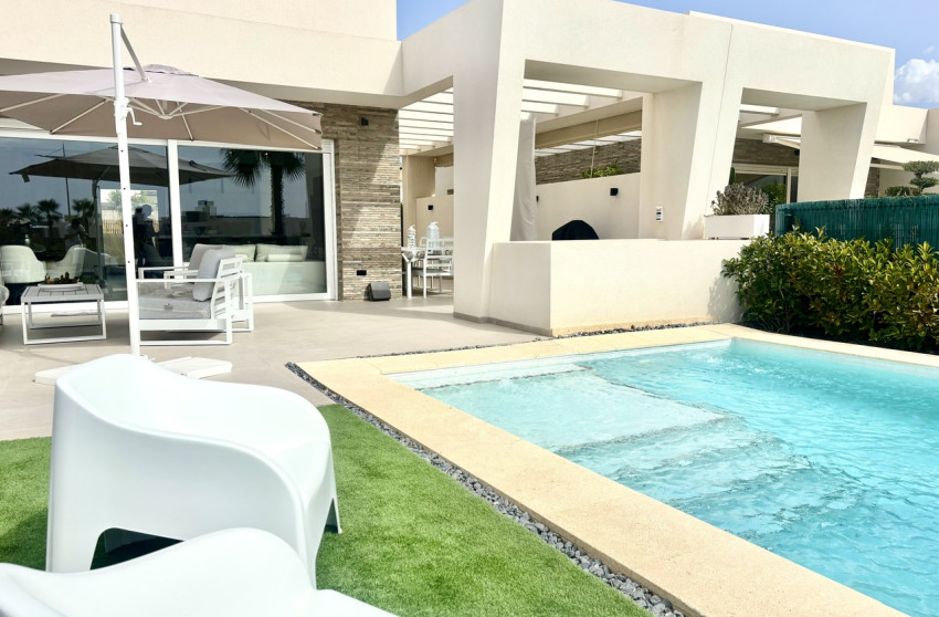 Herverkoop - Villa -
Algorfa