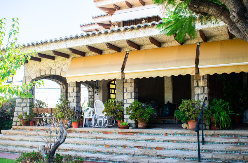 Herverkoop - Villa -
Alicante - Albufereta