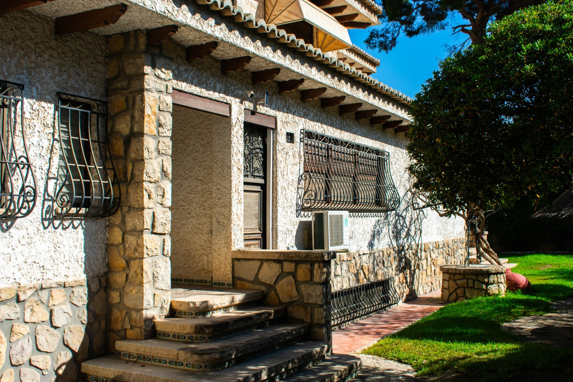 Herverkoop - Villa -
Alicante - Albufereta