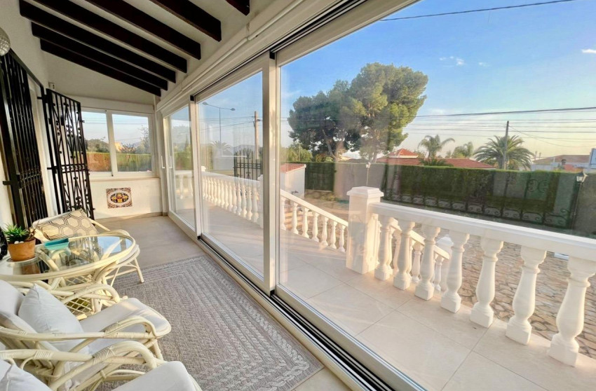 Herverkoop - Villa -
Benidorm - Urbanizaciones