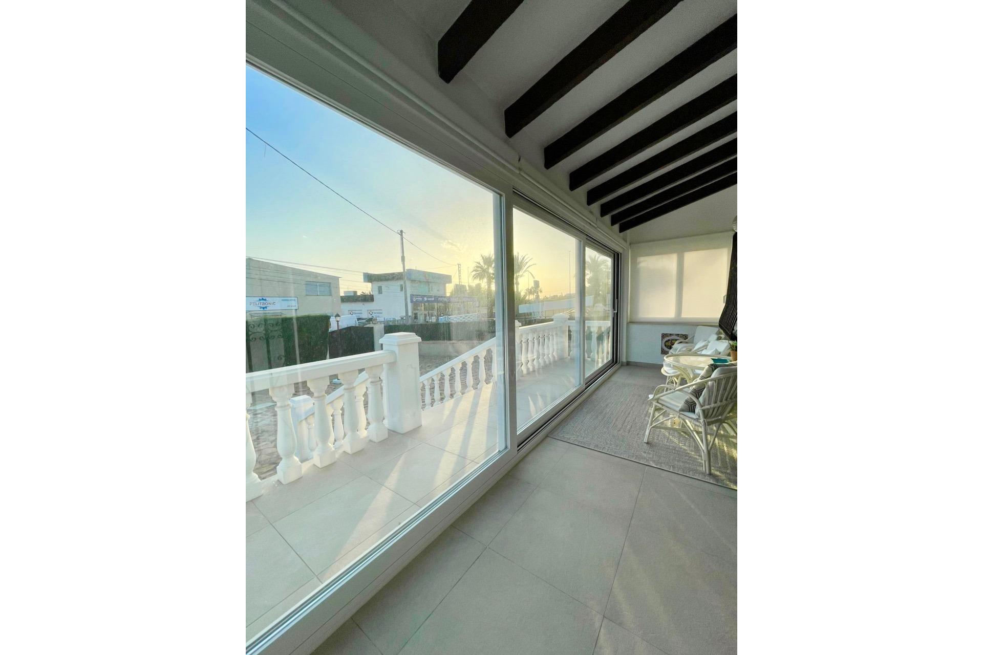 Herverkoop - Villa -
Benidorm - Urbanizaciones