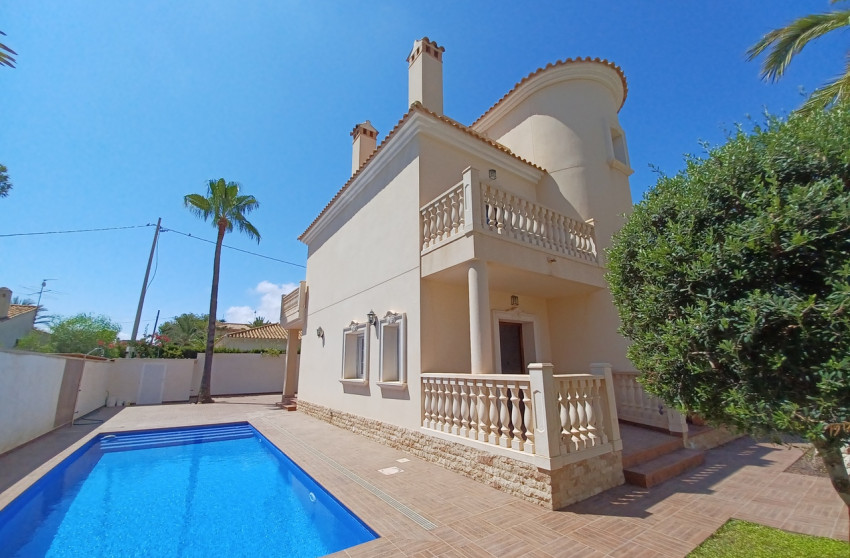 Herverkoop - Villa -
Cabo Roig