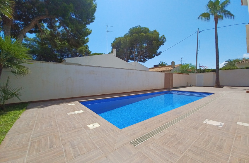 Herverkoop - Villa -
Cabo Roig