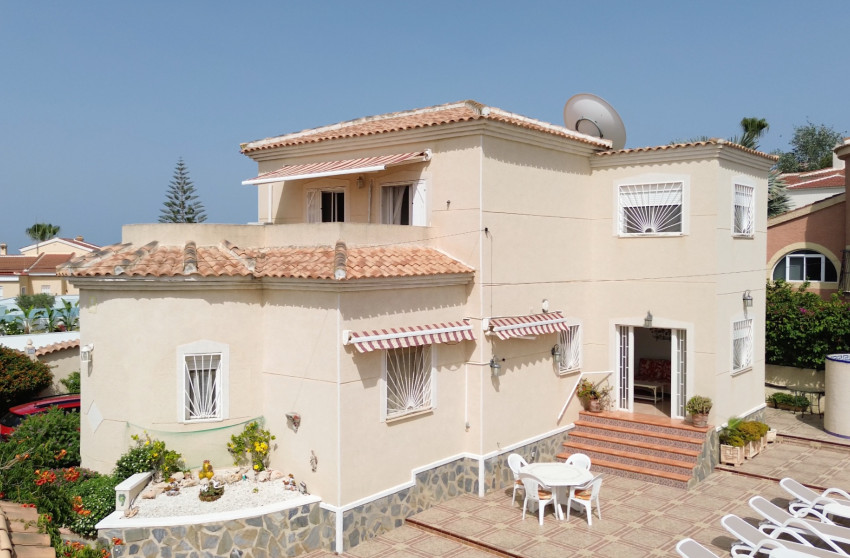 Herverkoop - Villa -
Ciudad Quesada - Campo De Golf La Marquesa