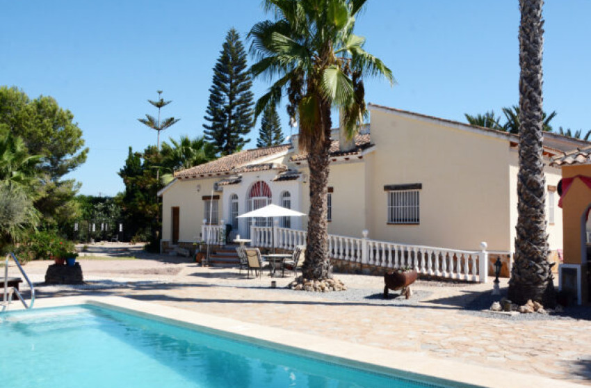 Herverkoop - Villa -
Daya Vieja