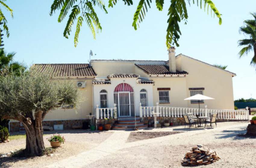 Herverkoop - Villa -
Daya Vieja