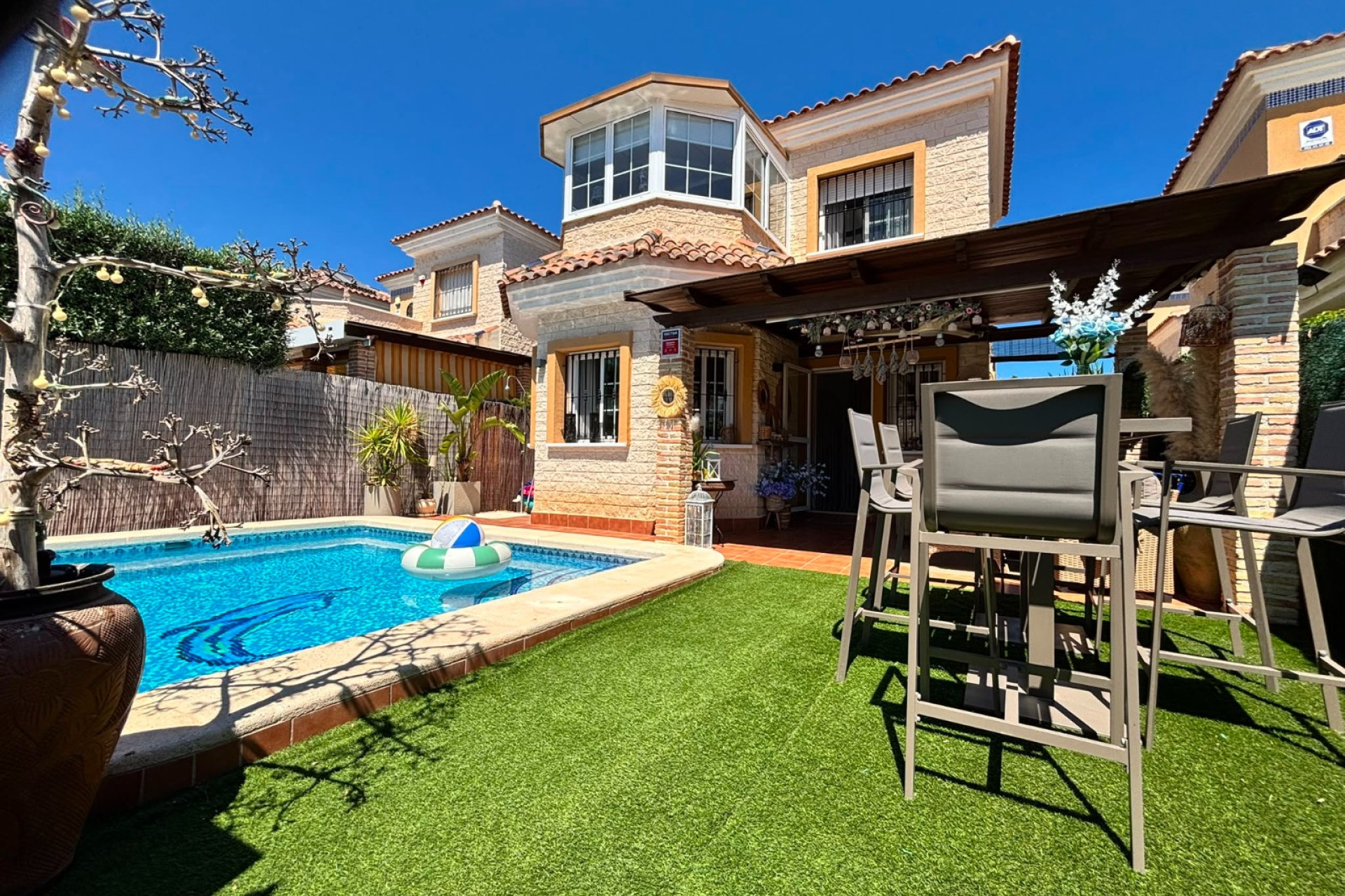 Herverkoop - Villa -
El Raso - Guardamar del Segura