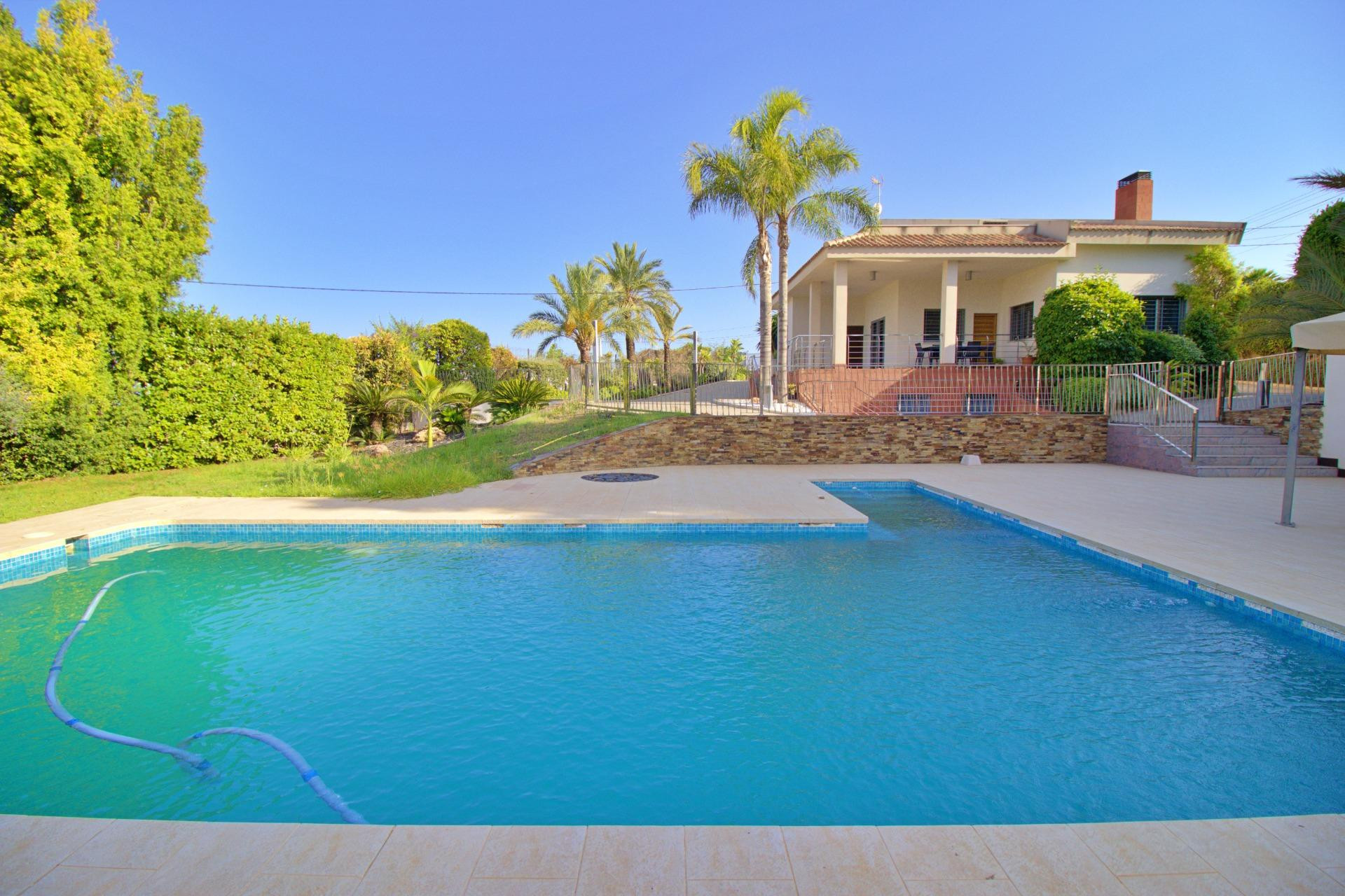 Herverkoop - Villa -
Elche - Peña las Águilas