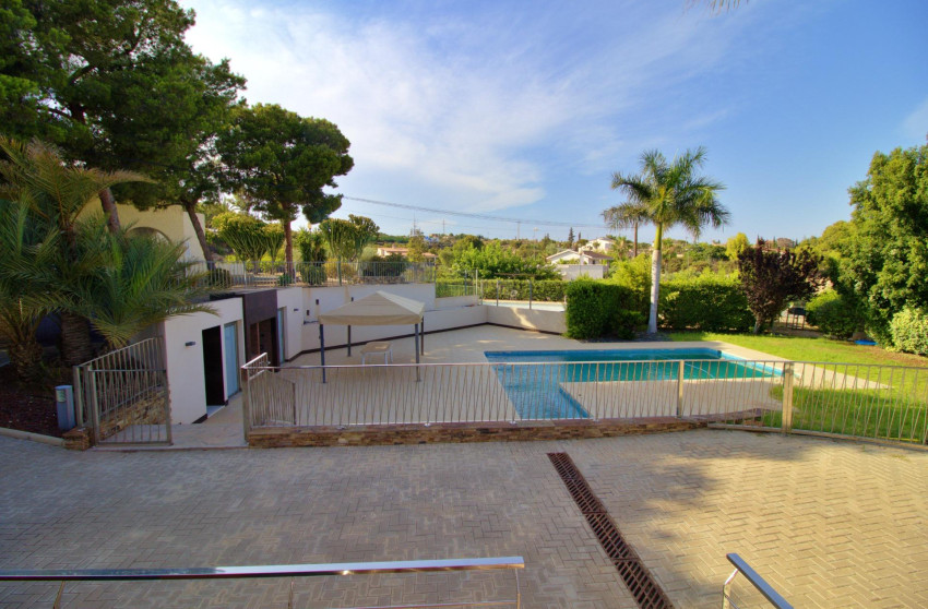Herverkoop - Villa -
Elche - Peña las Águilas