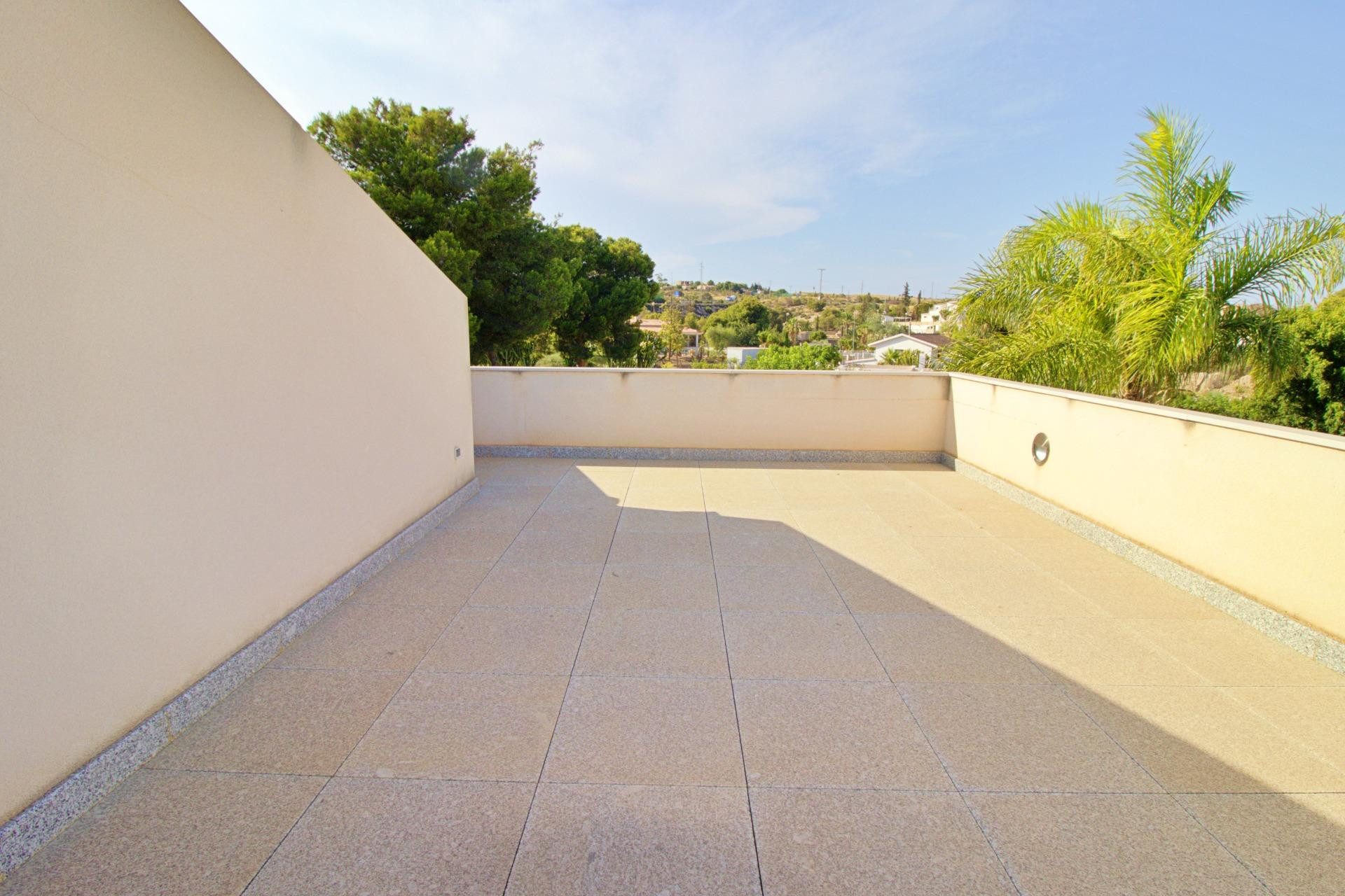 Herverkoop - Villa -
Elche - Peña las Águilas