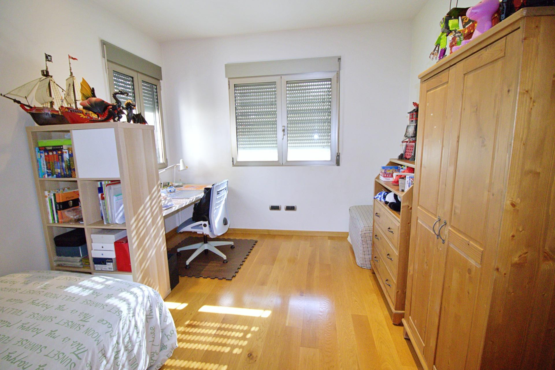 Herverkoop - Villa -
Elche - Peña las Águilas