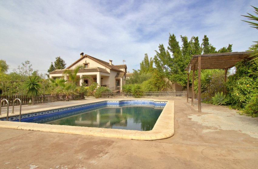 Herverkoop - Villa -
Elche - Valverde