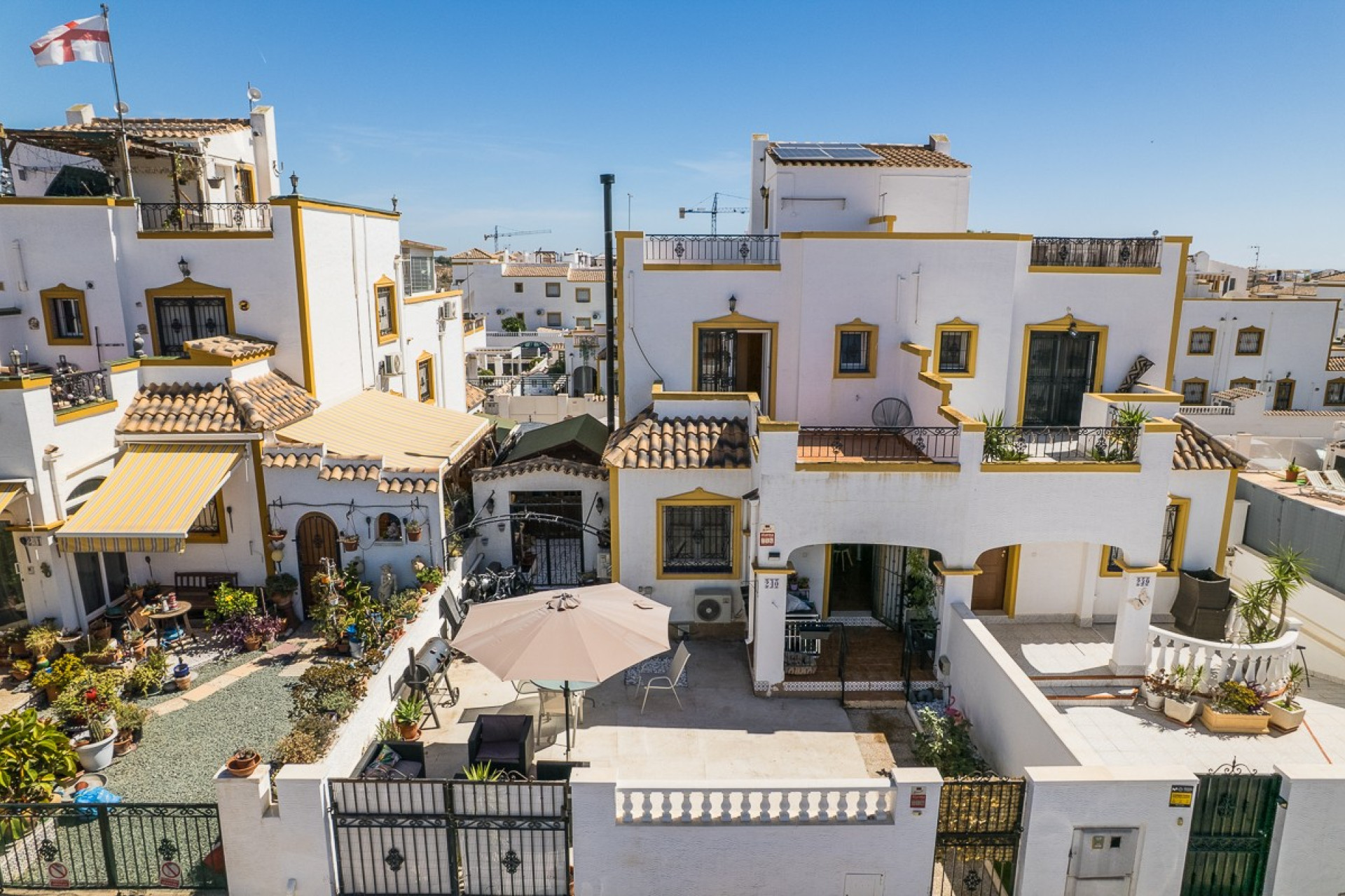Herverkoop - Villa -
Entre Naranjos - Inland