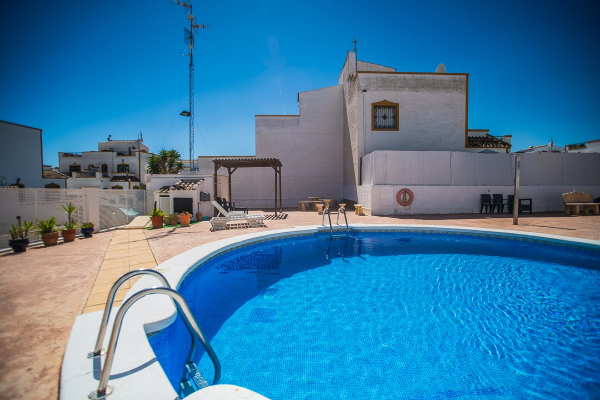 Herverkoop - Villa -
Entre Naranjos - Inland
