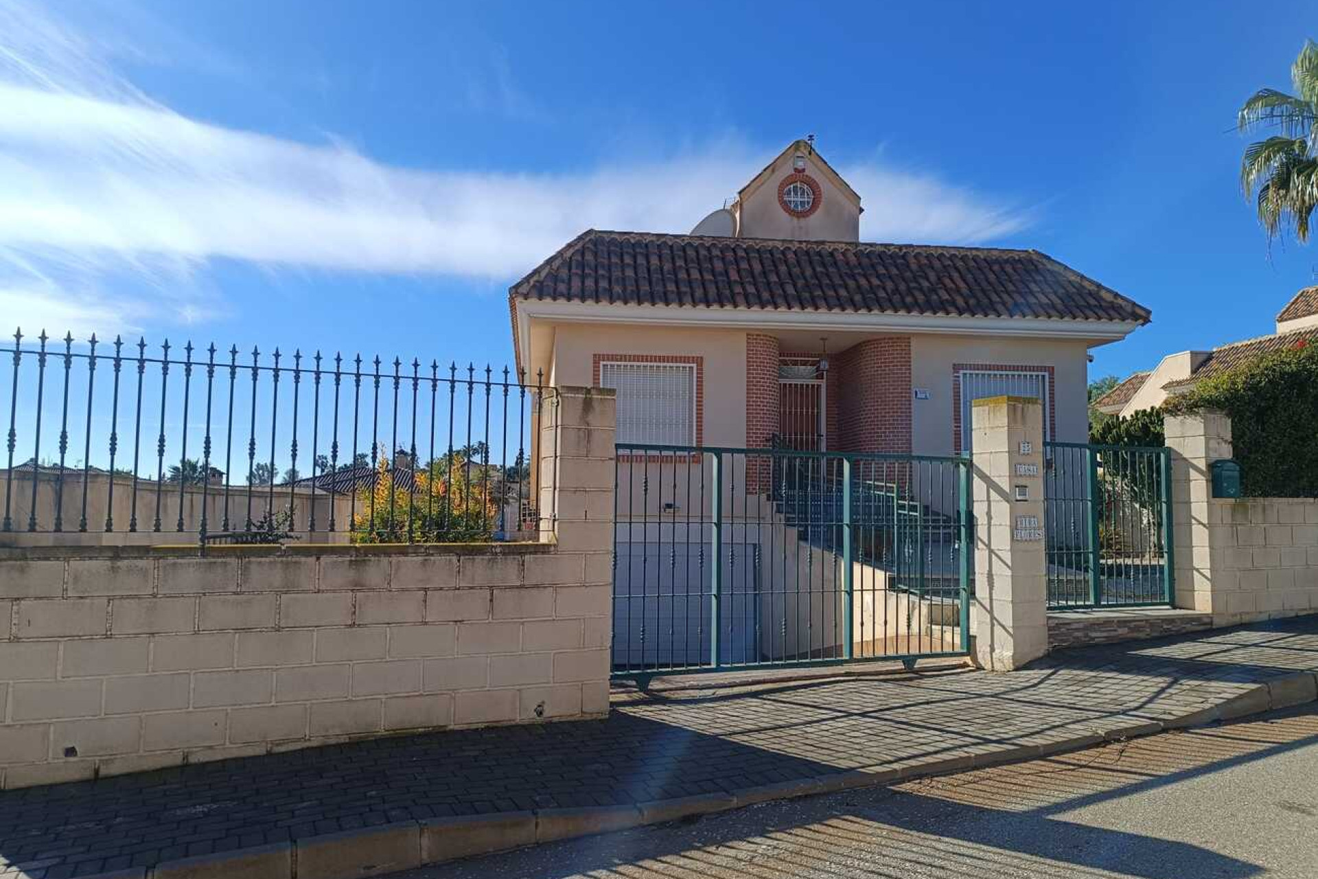 Herverkoop - Villa -
Fortuna - El Reloj