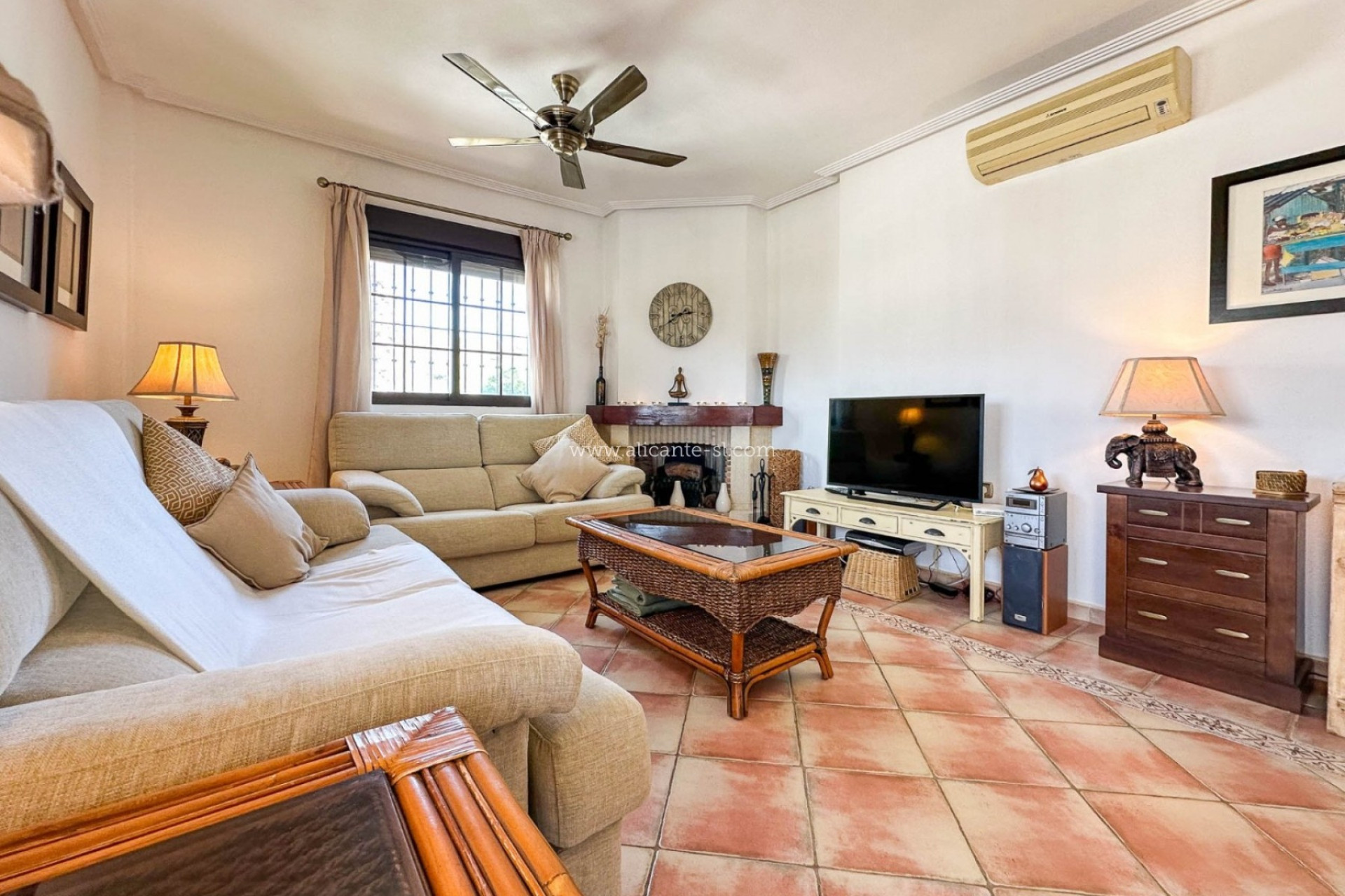 Herverkoop - Villa -
Hondón de las Nieves - HONDON DE LAS NIEVES