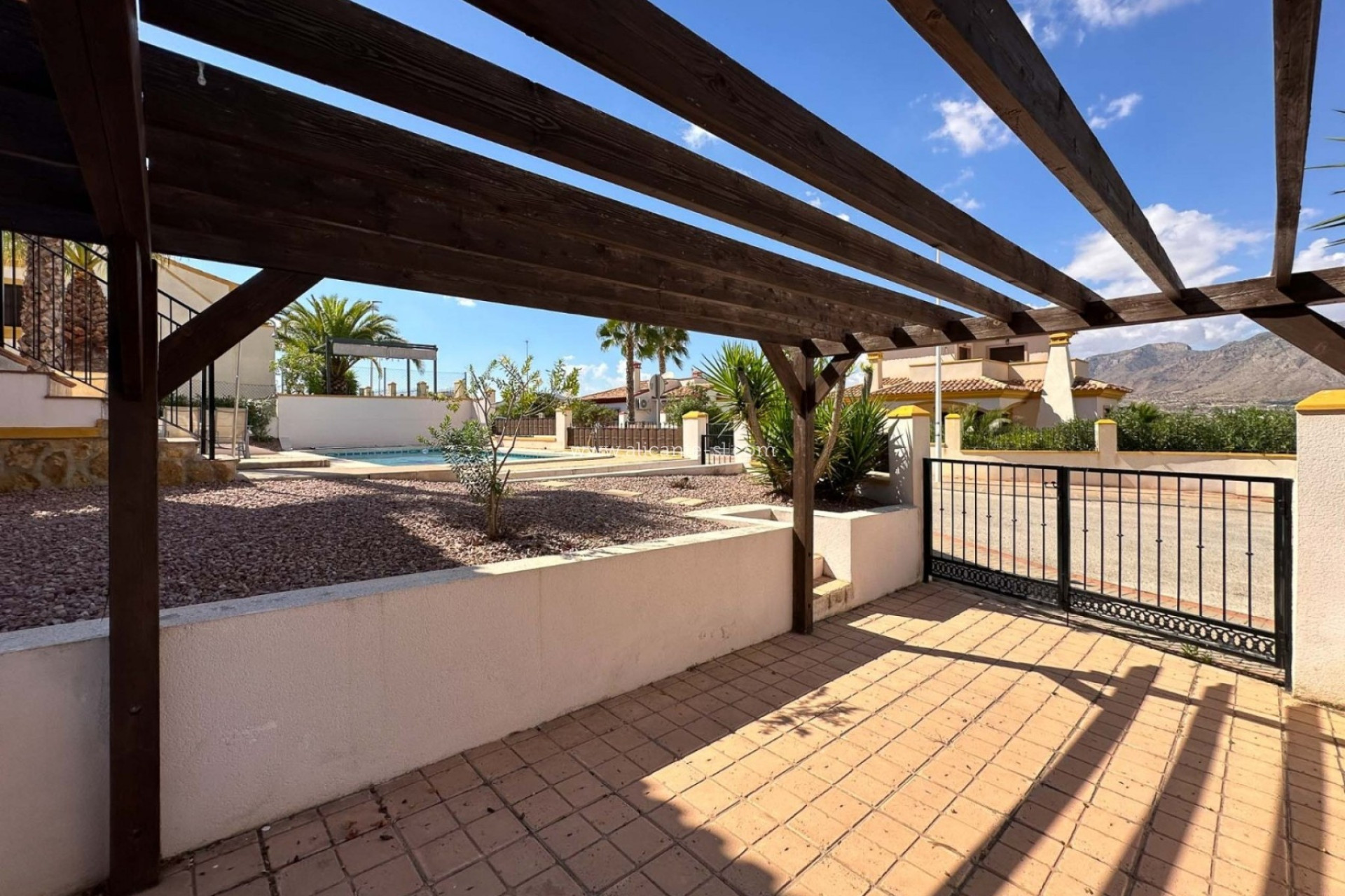 Herverkoop - Villa -
Hondón de las Nieves - HONDON DE LAS NIEVES