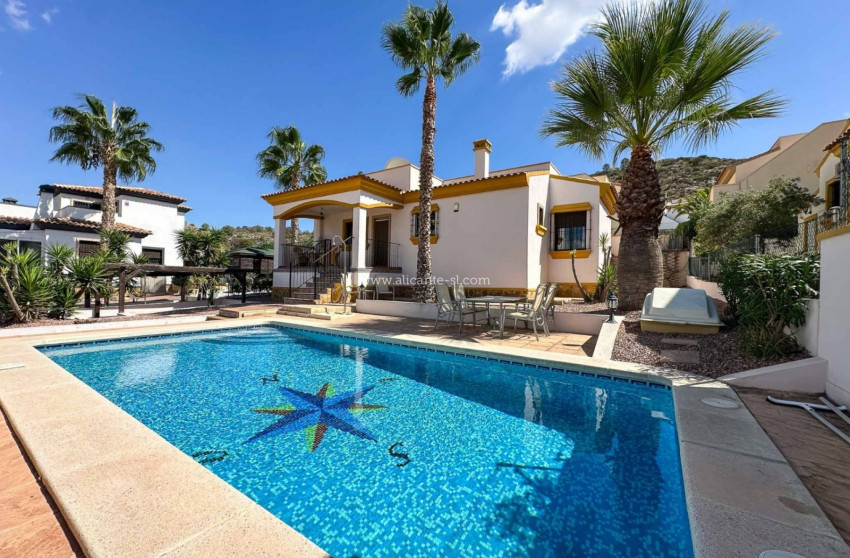 Herverkoop - Villa -
Hondón de las Nieves - HONDON DE LAS NIEVES