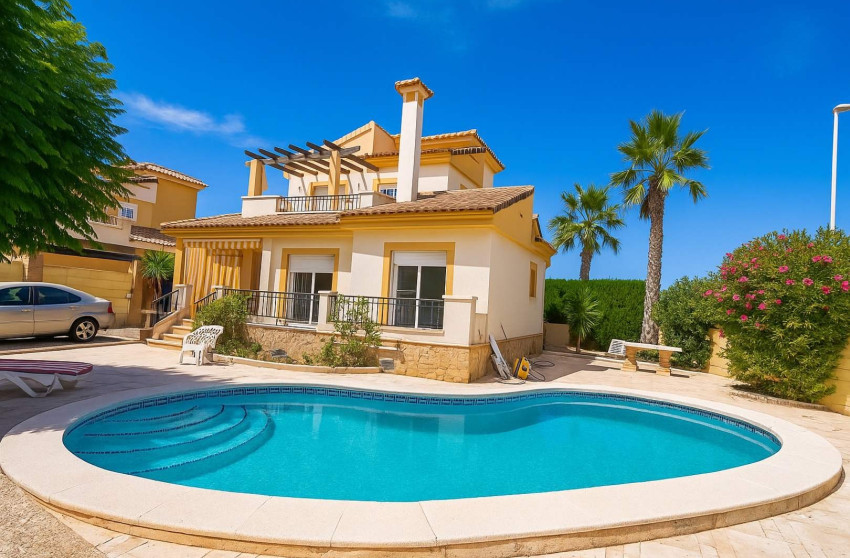 Herverkoop - Villa -
Hondón de las Nieves - HONDON DE LAS NIEVES