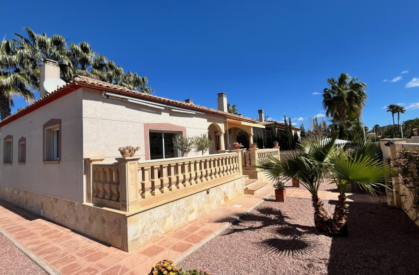 Herverkoop - Villa -
Hondón de las Nieves - Urbaniz La Montañosa