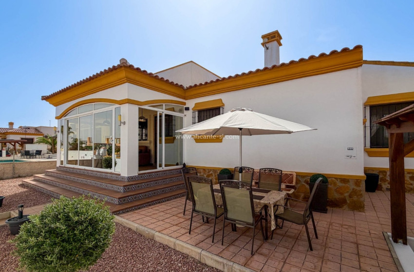 Herverkoop - Villa -
Hondón de las Nieves - Urbaniz La Montañosa