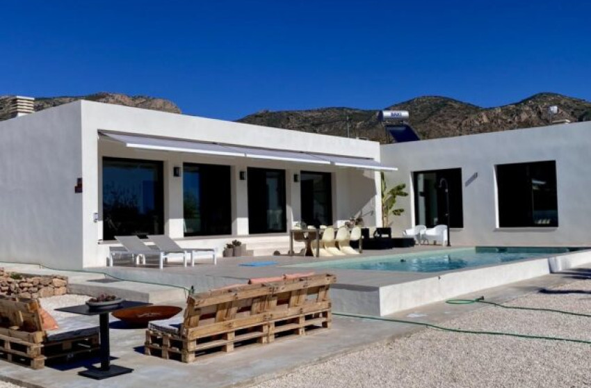 Herverkoop - Villa -
Hondón de las Nieves