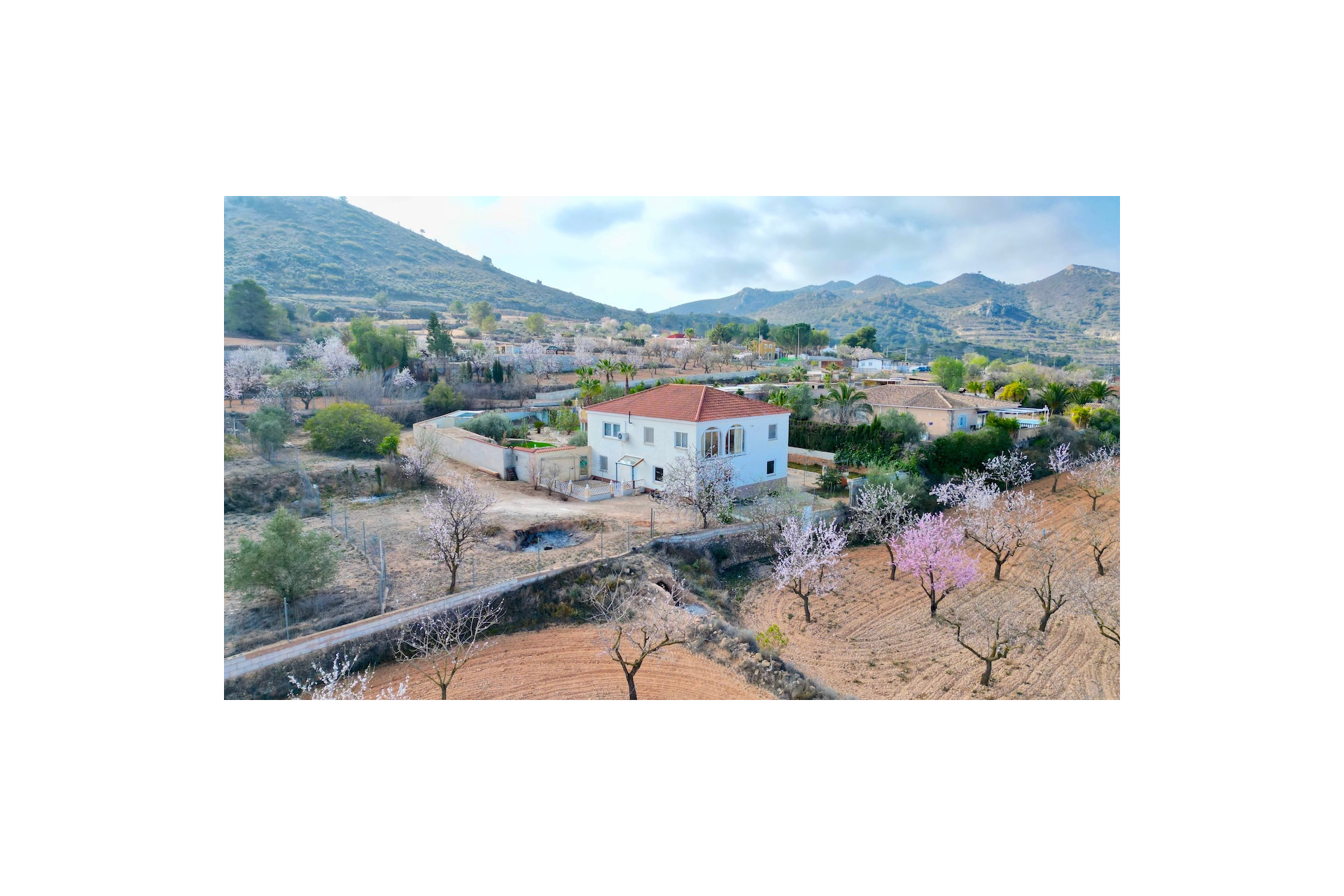 Herverkoop - Villa -
Hondón de los Fráiles