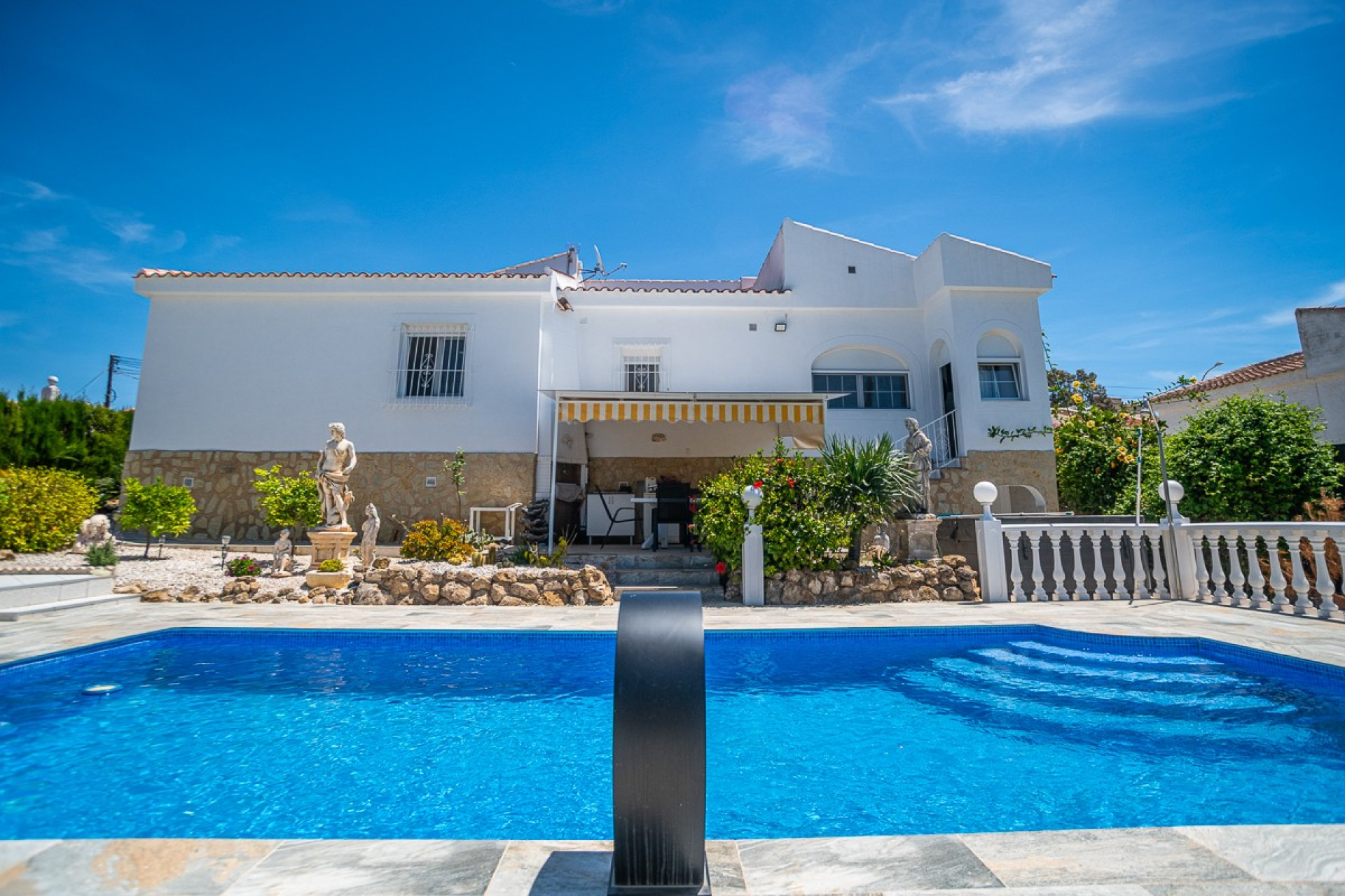 Herverkoop - Villa -
La Marina - Costa Blanca