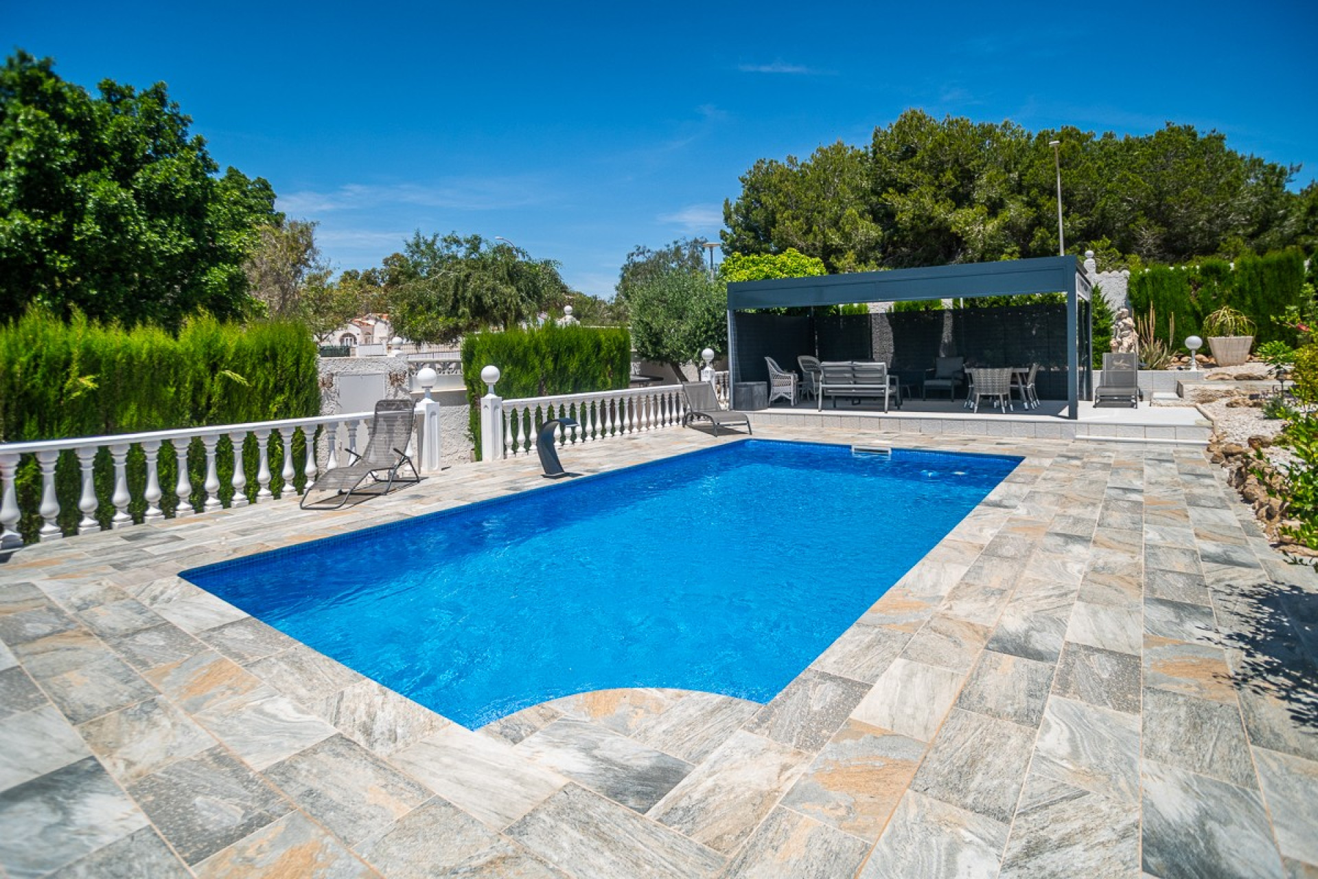 Herverkoop - Villa -
La Marina - Costa Blanca