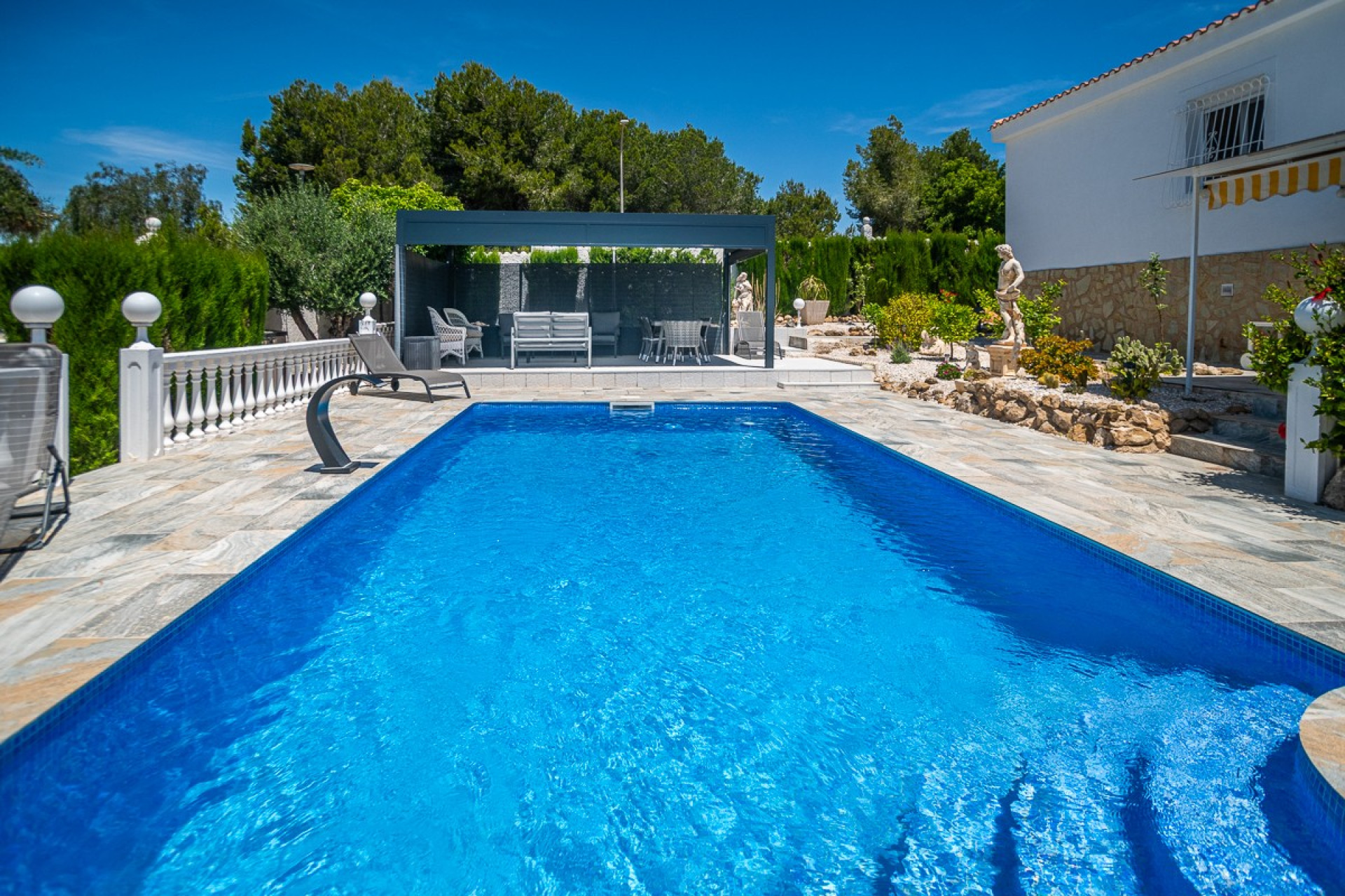 Herverkoop - Villa -
La Marina - Costa Blanca