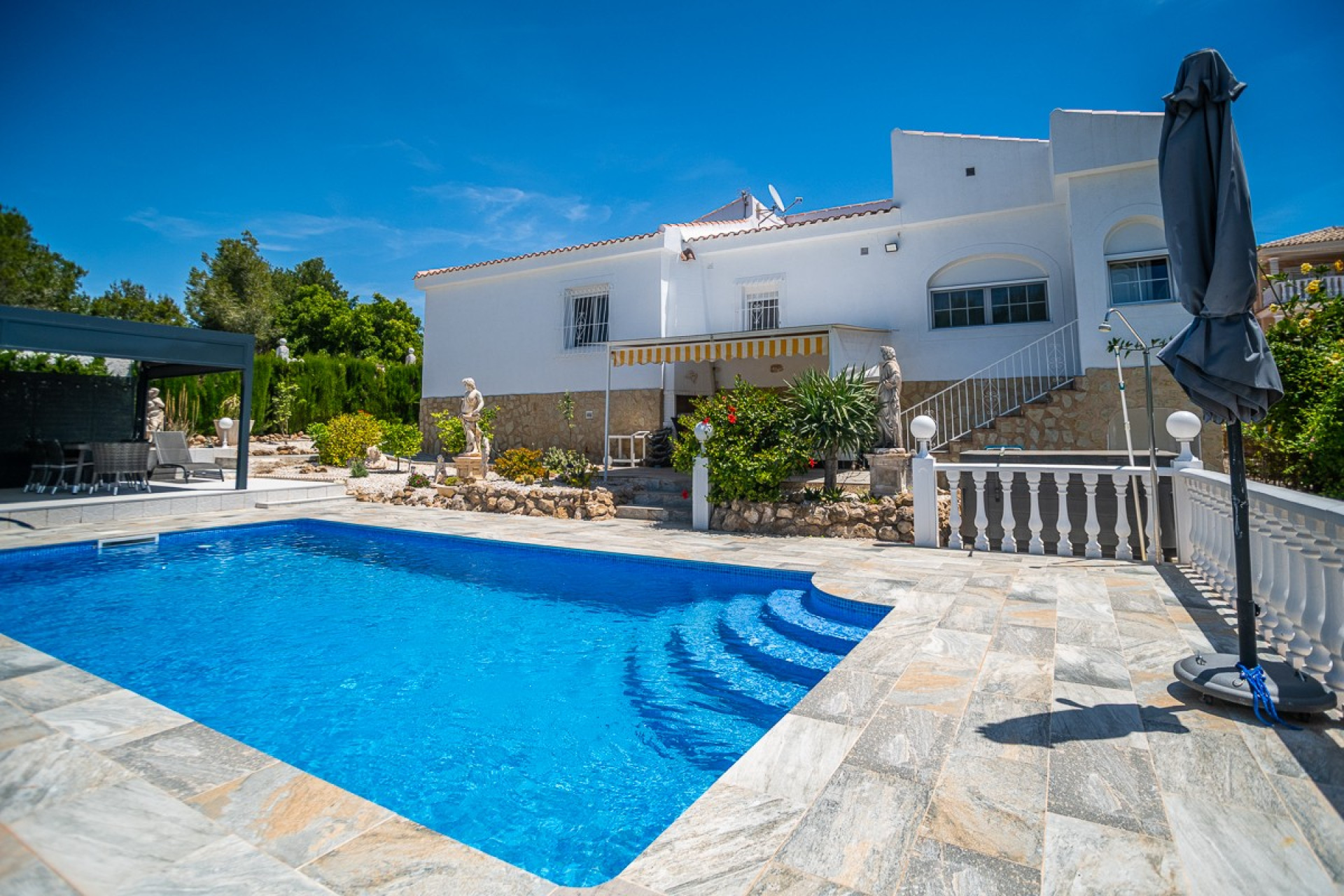 Herverkoop - Villa -
La Marina - Costa Blanca