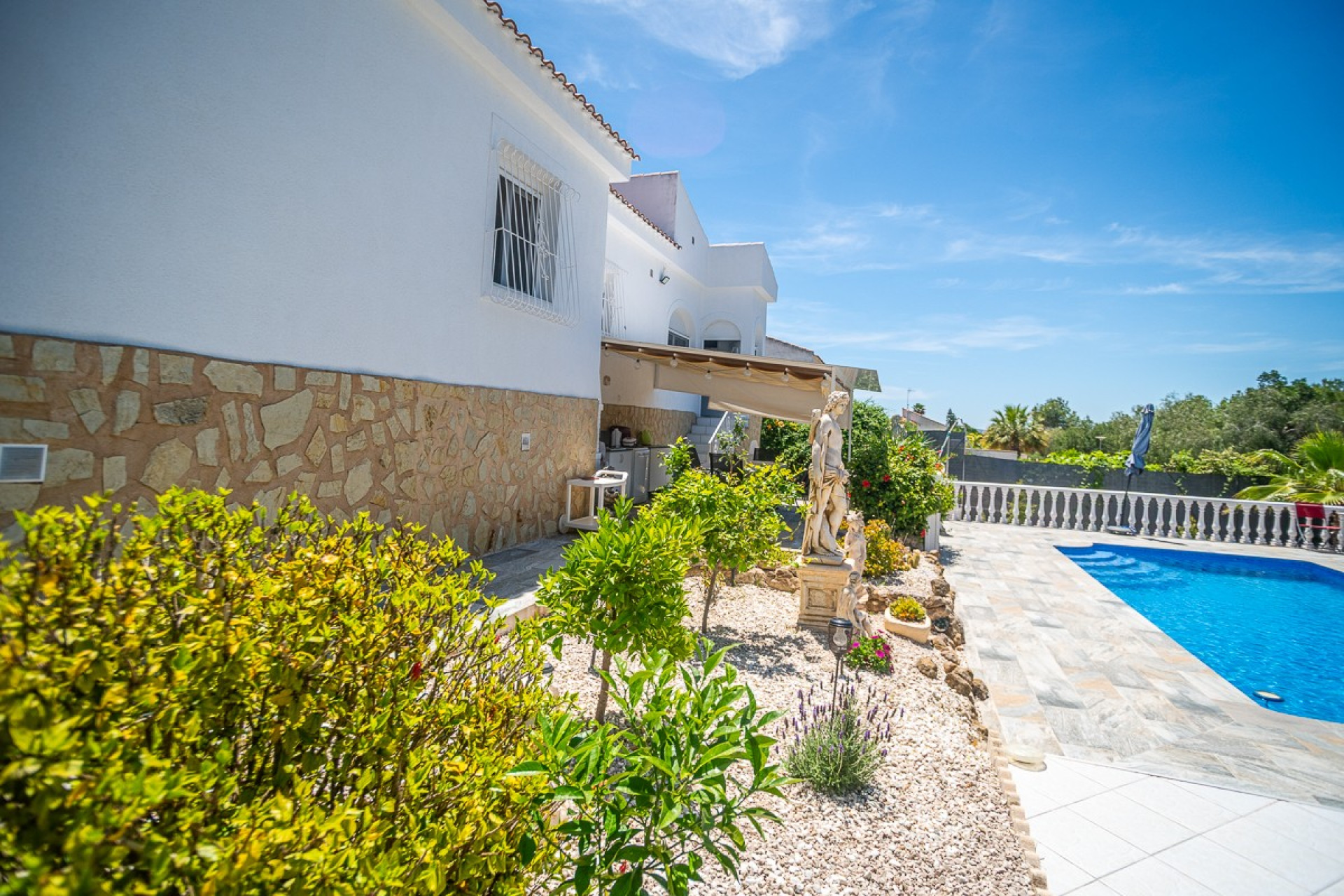 Herverkoop - Villa -
La Marina - Costa Blanca