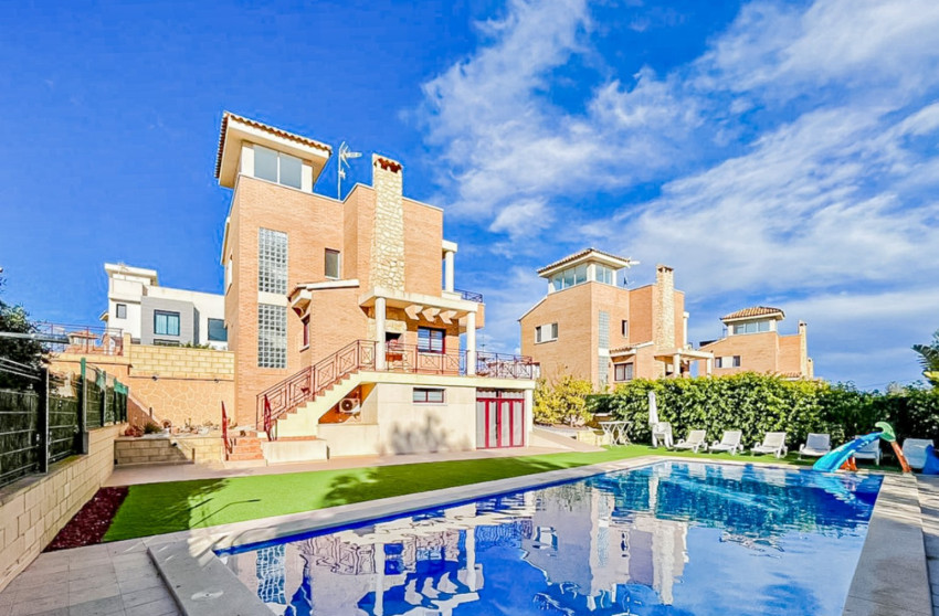 Herverkoop - Villa -
La Nucía - Montebello