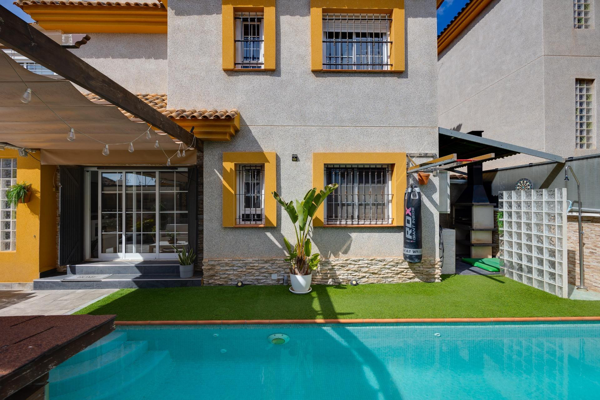 Herverkoop - Villa -
Los Montesinos - La Herrada
