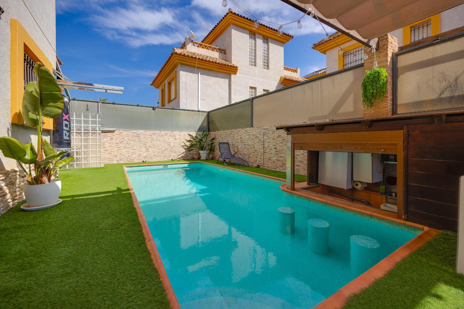 Herverkoop - Villa -
Los Montesinos - La Herrada
