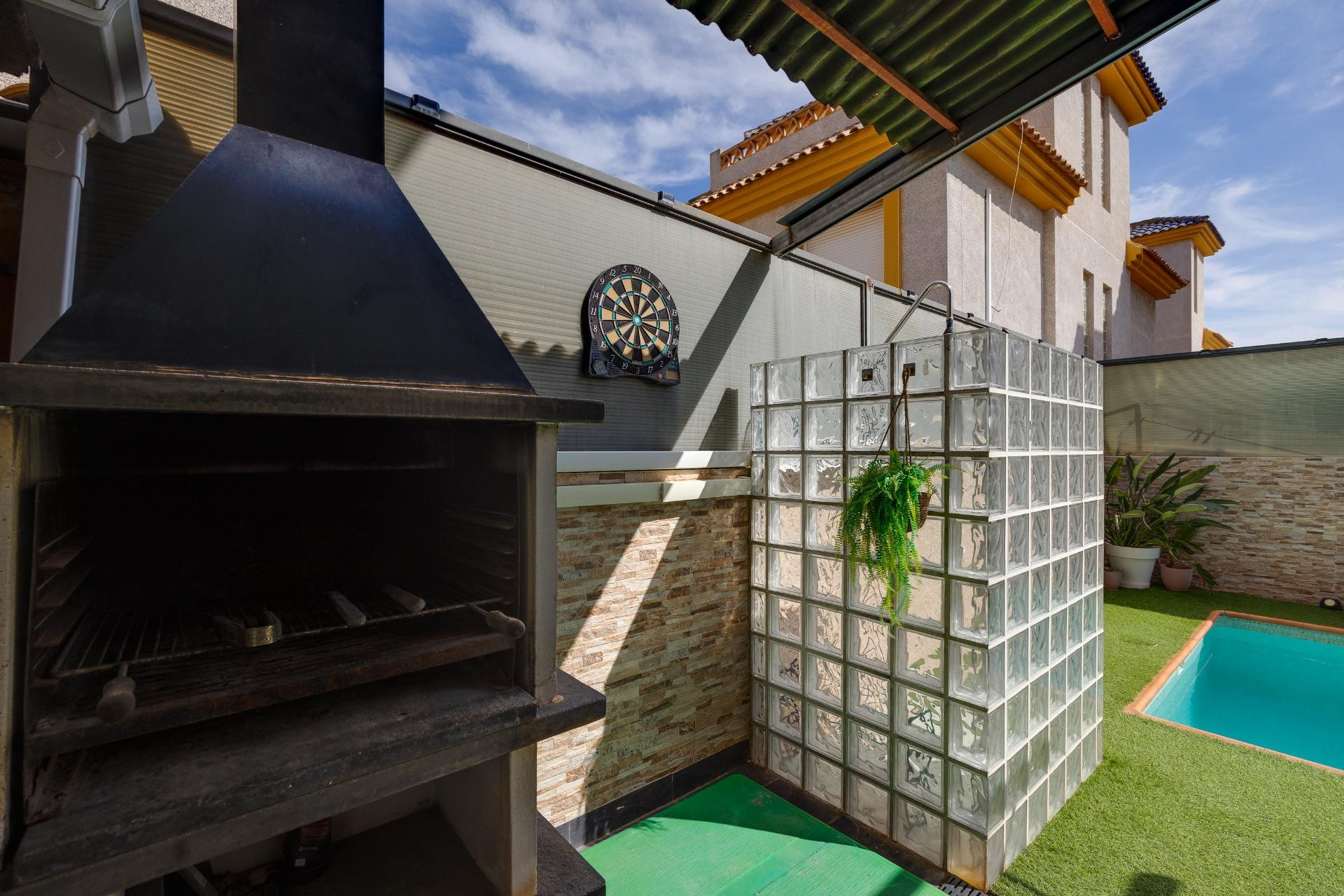 Herverkoop - Villa -
Los Montesinos - La Herrada