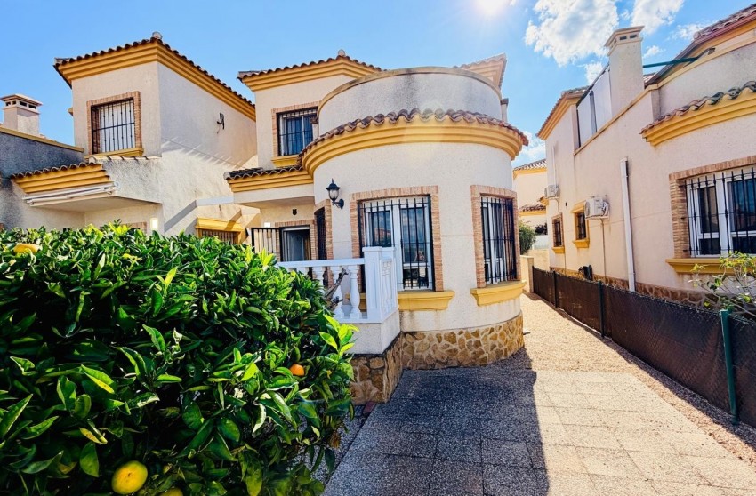 Herverkoop - Villa -
Los Montesinos - La Herrada