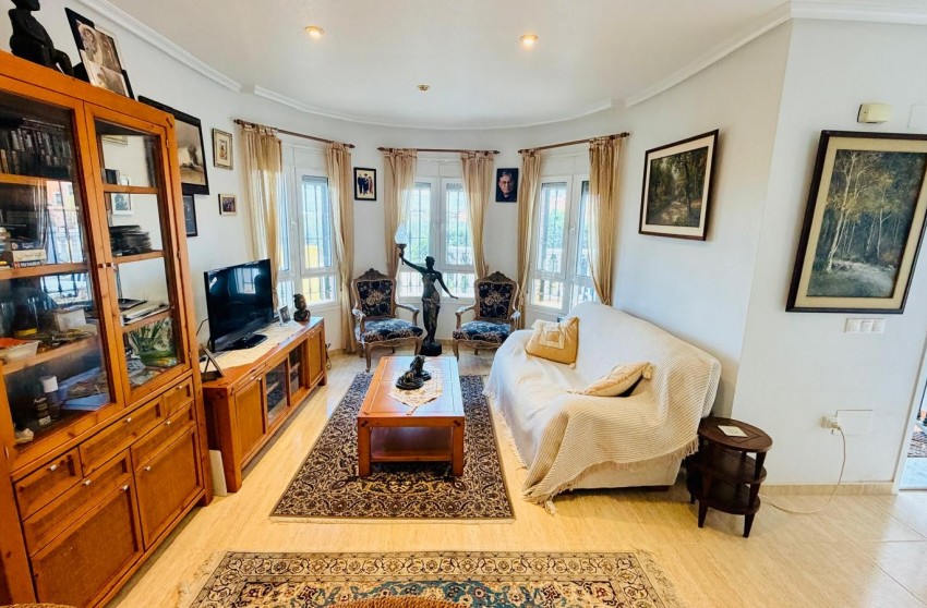 Herverkoop - Villa -
Los Montesinos - La Herrada