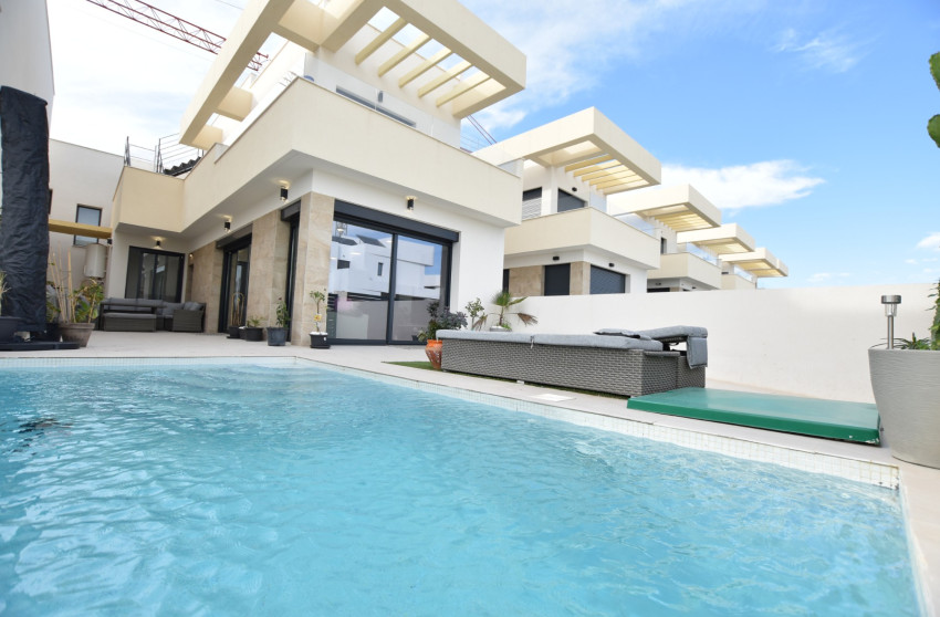 Herverkoop - Villa -
Los Montesinos