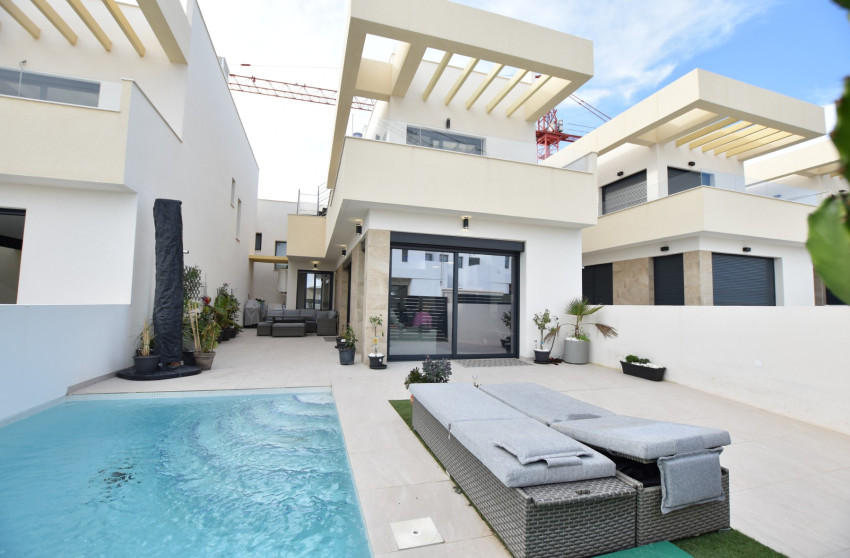 Herverkoop - Villa -
Los Montesinos
