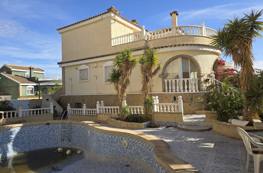 Herverkoop - Villa -
Monforte del Cid